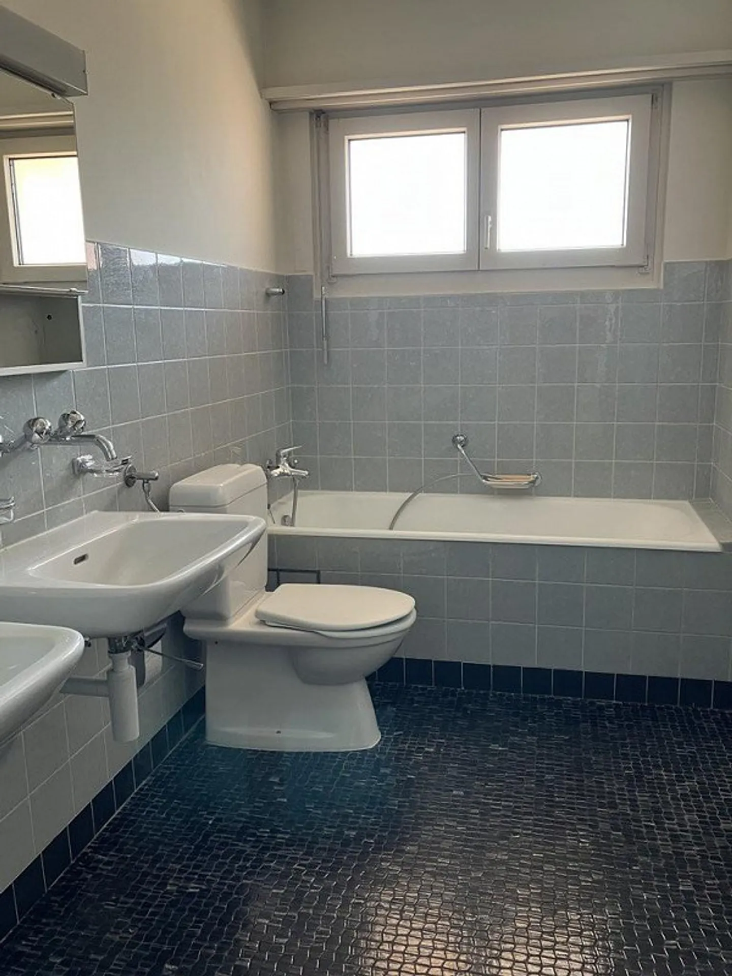 Spacious apartment in the heart of Therwil - Photo 2 of 7