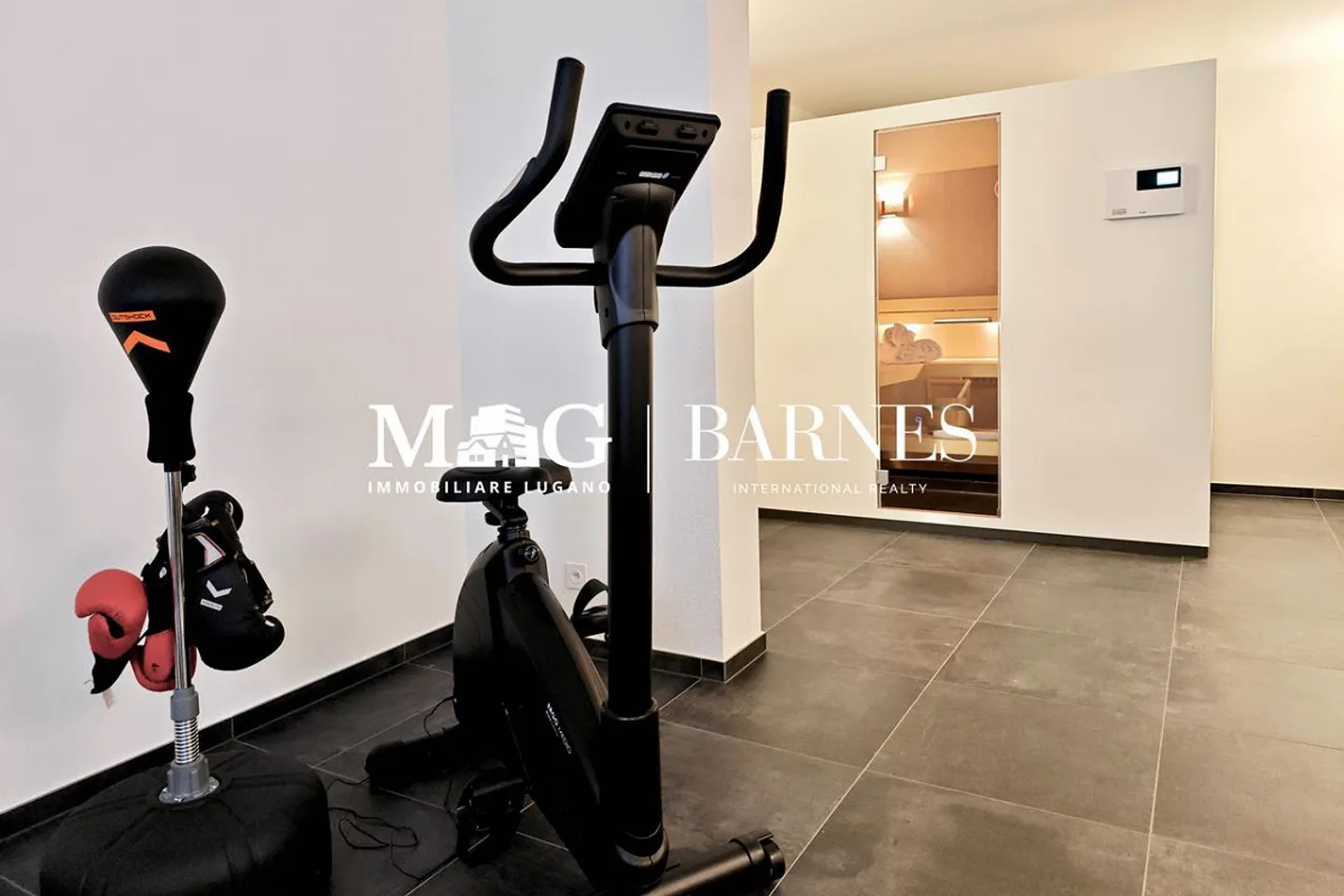 Modern House with Private Garden - Photo 14 of 15