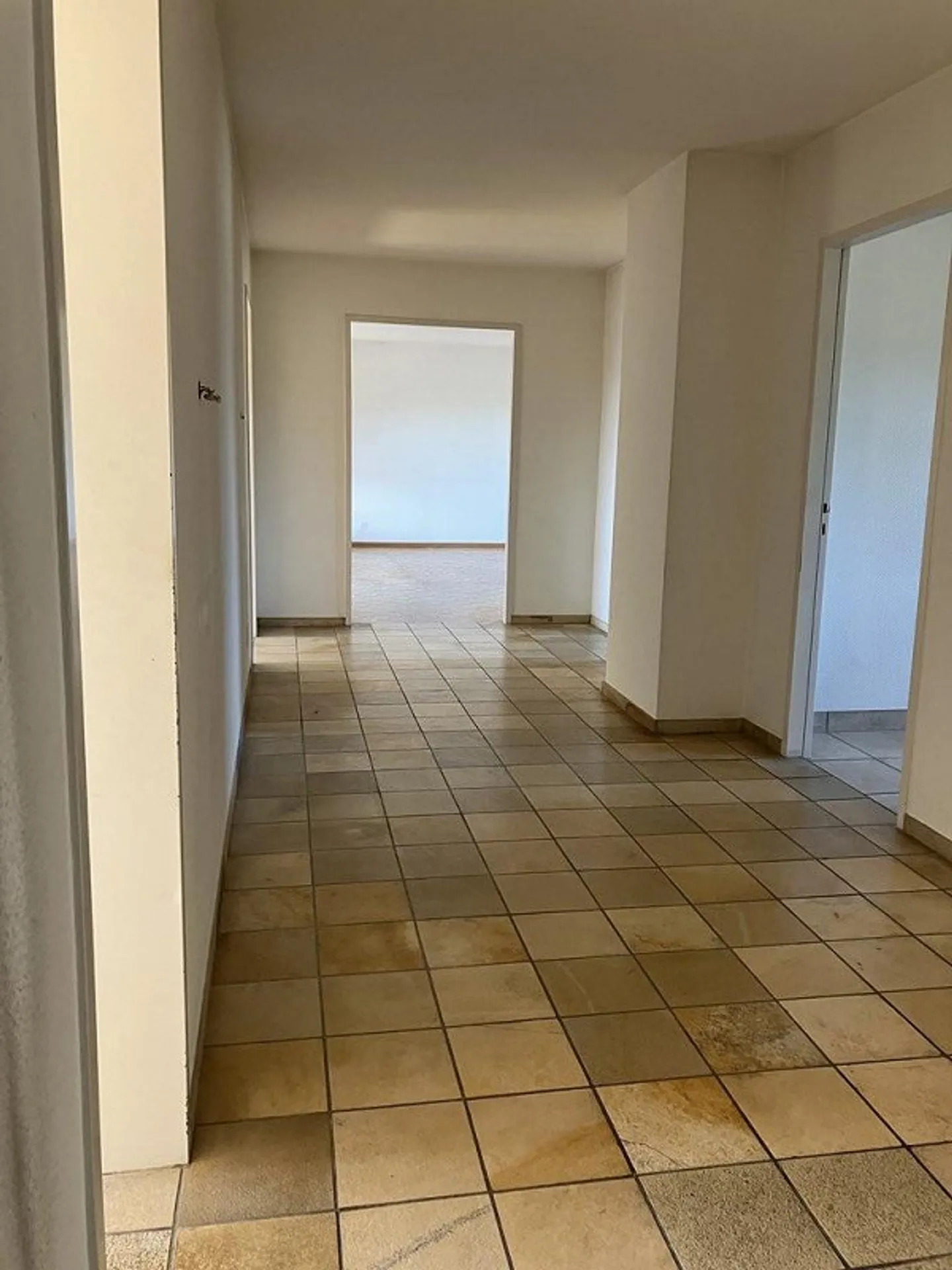 Spacious apartment in the heart of Therwil - Photo 4 of 7