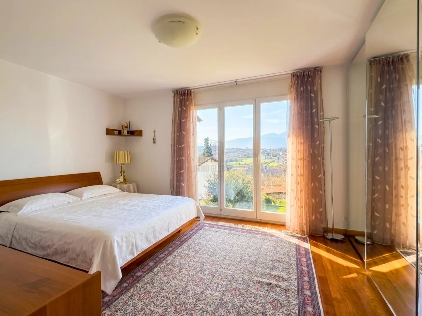 Elegantes Einfamilienhaus mit Garten - Foto 9 von 13