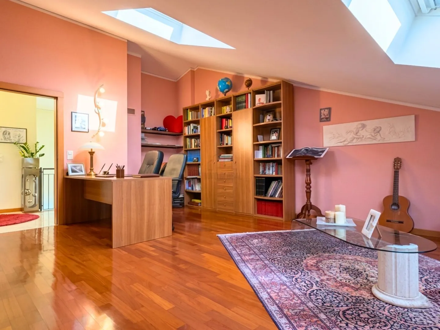 Elegantes Einfamilienhaus mit Garten - Foto 8 von 13