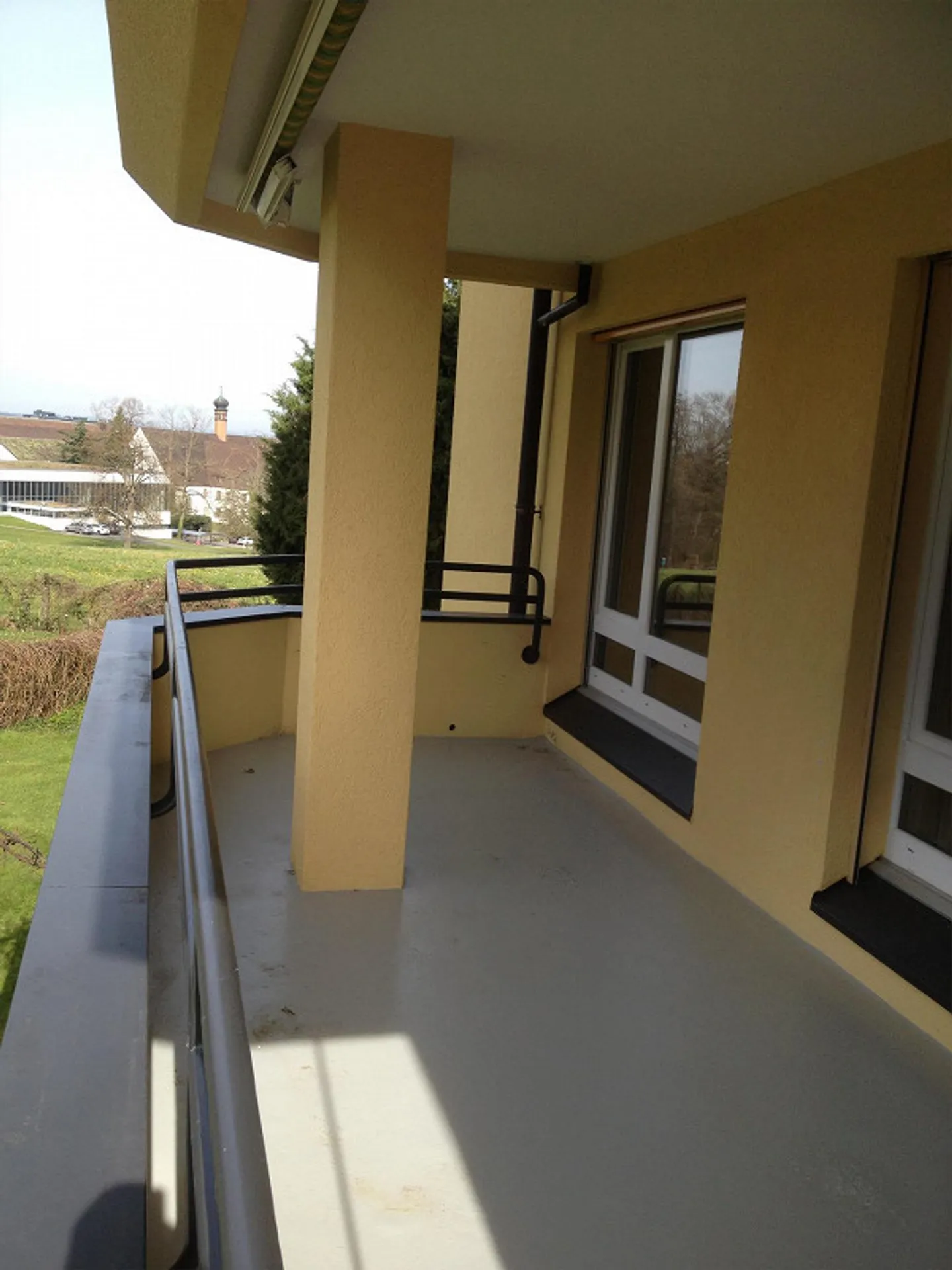 Appartement 5-1/2 pièces avec vue imprenable sur le lac et au loin - Photo 24 sur 28