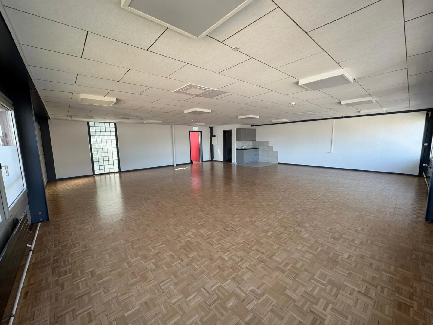 Office / commercial space - Photo 2 of 4