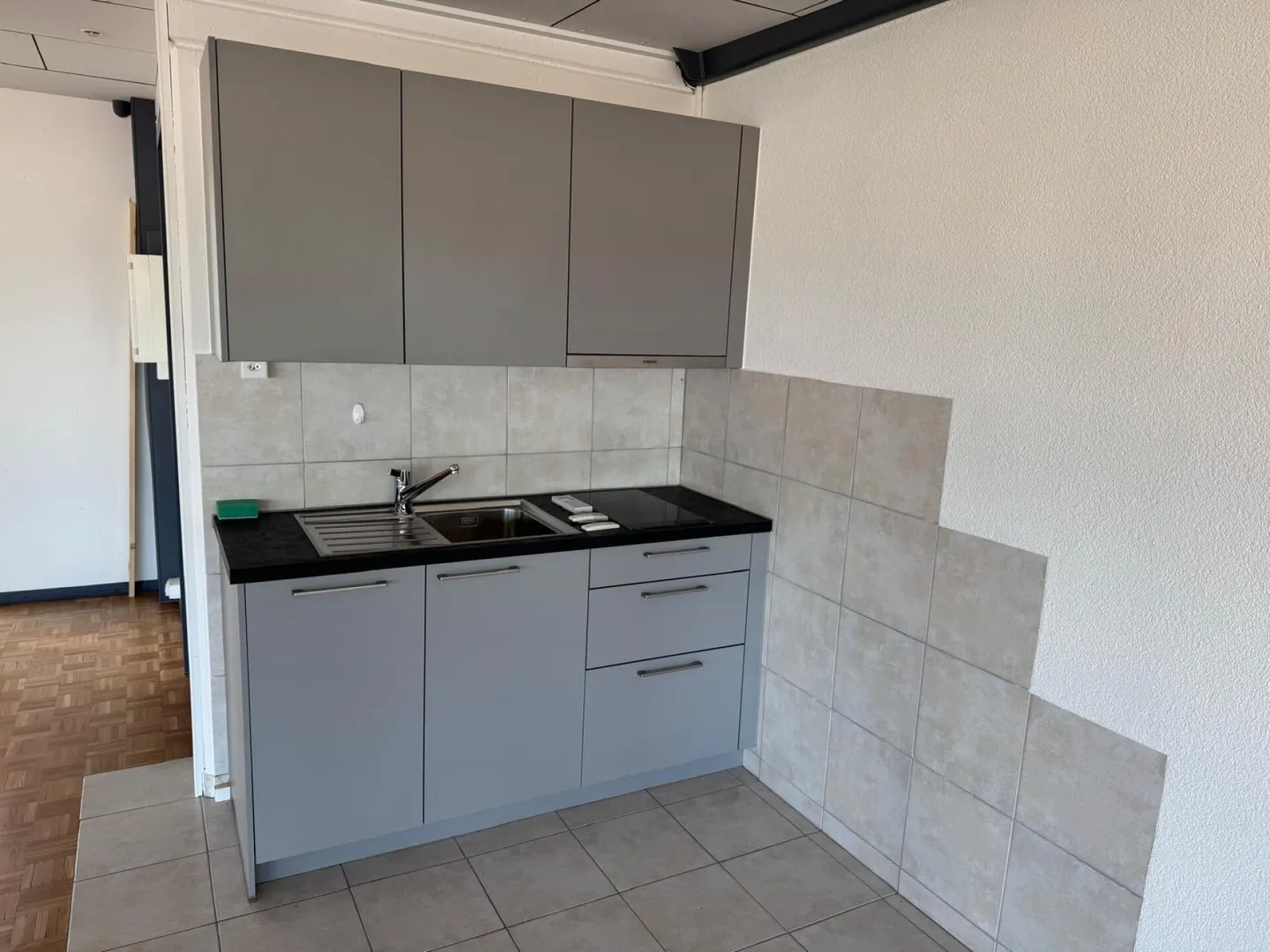 Office / commercial space - Photo 3 of 4
