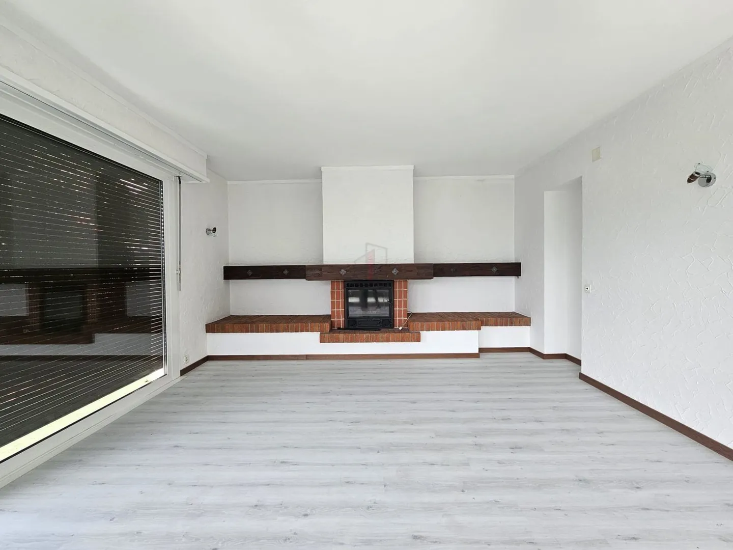 HELLS, RENOVIERTE, GROßE TERRASSE UND PRÄCHTIGE AUSBLICK - Photo 2 sur 10