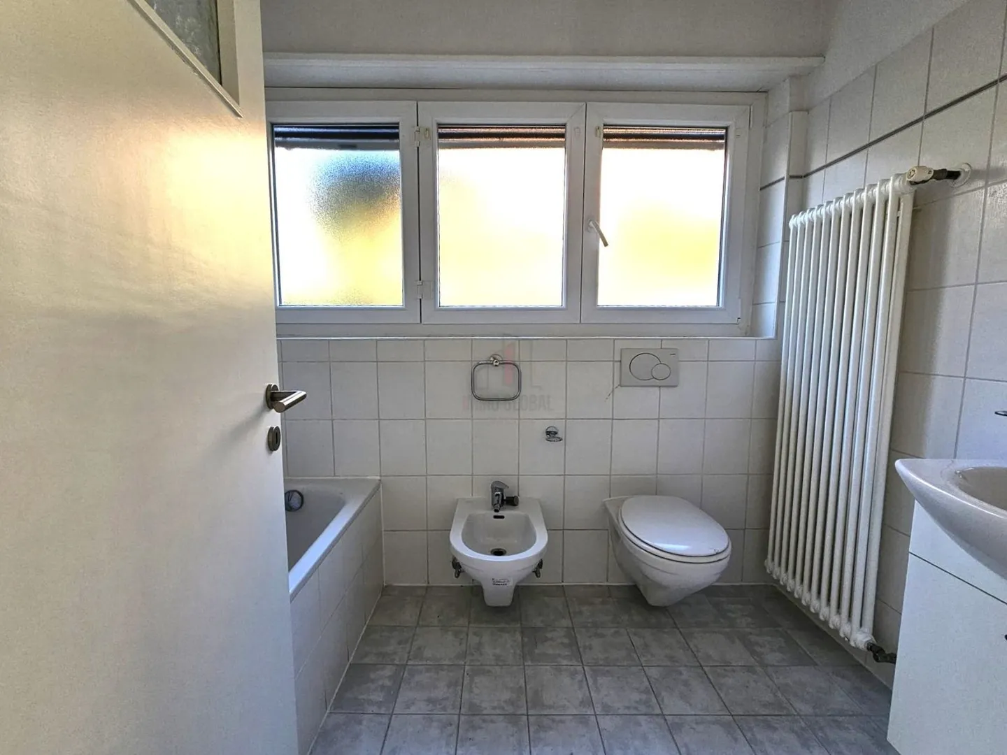 HELLS, RENOVIERTE, GROßE TERRASSE UND PRÄCHTIGE AUSBLICK - Photo 7 sur 10