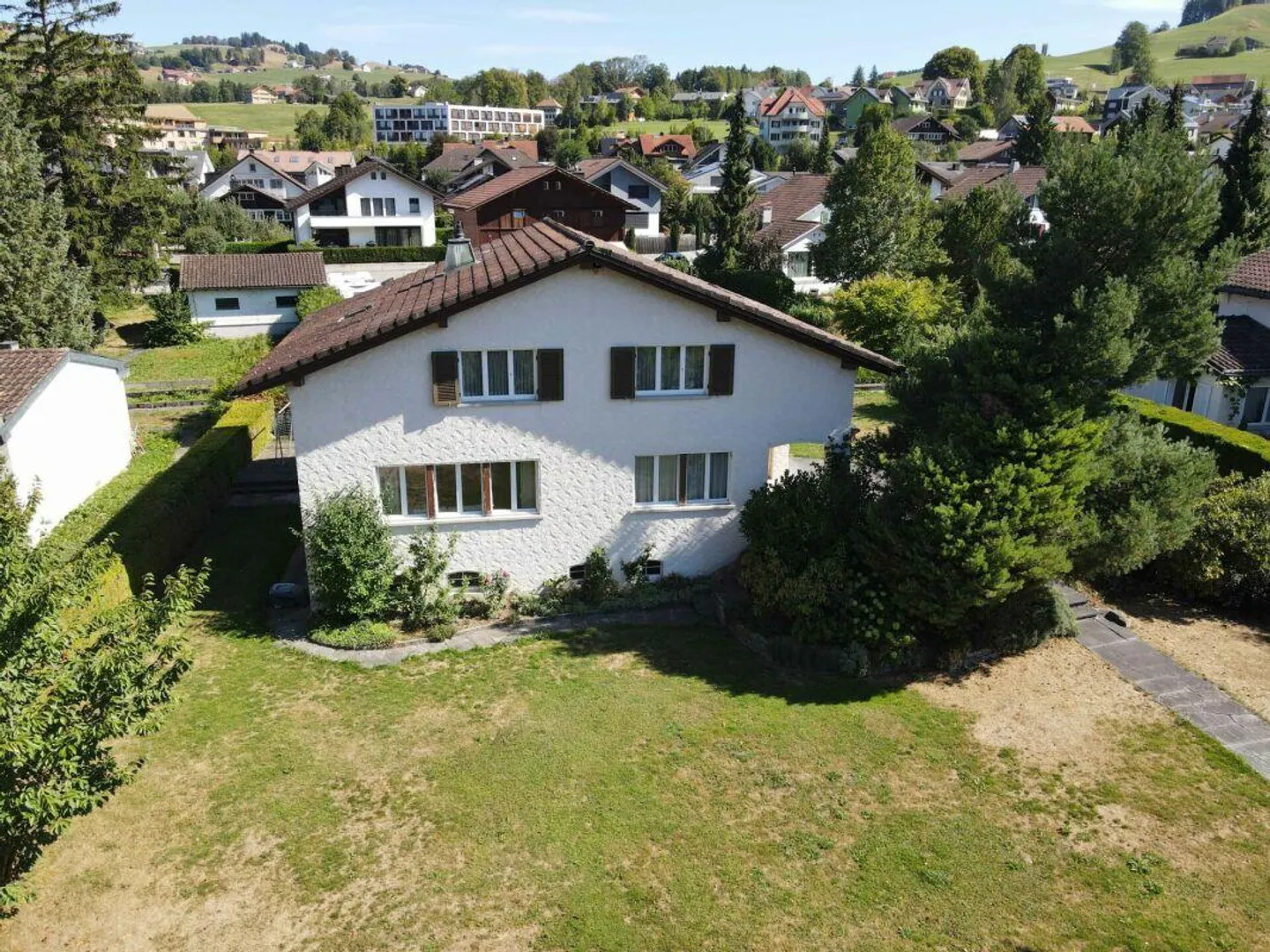 Aussergewöhnliches Familienhaus - Foto 1 von 11