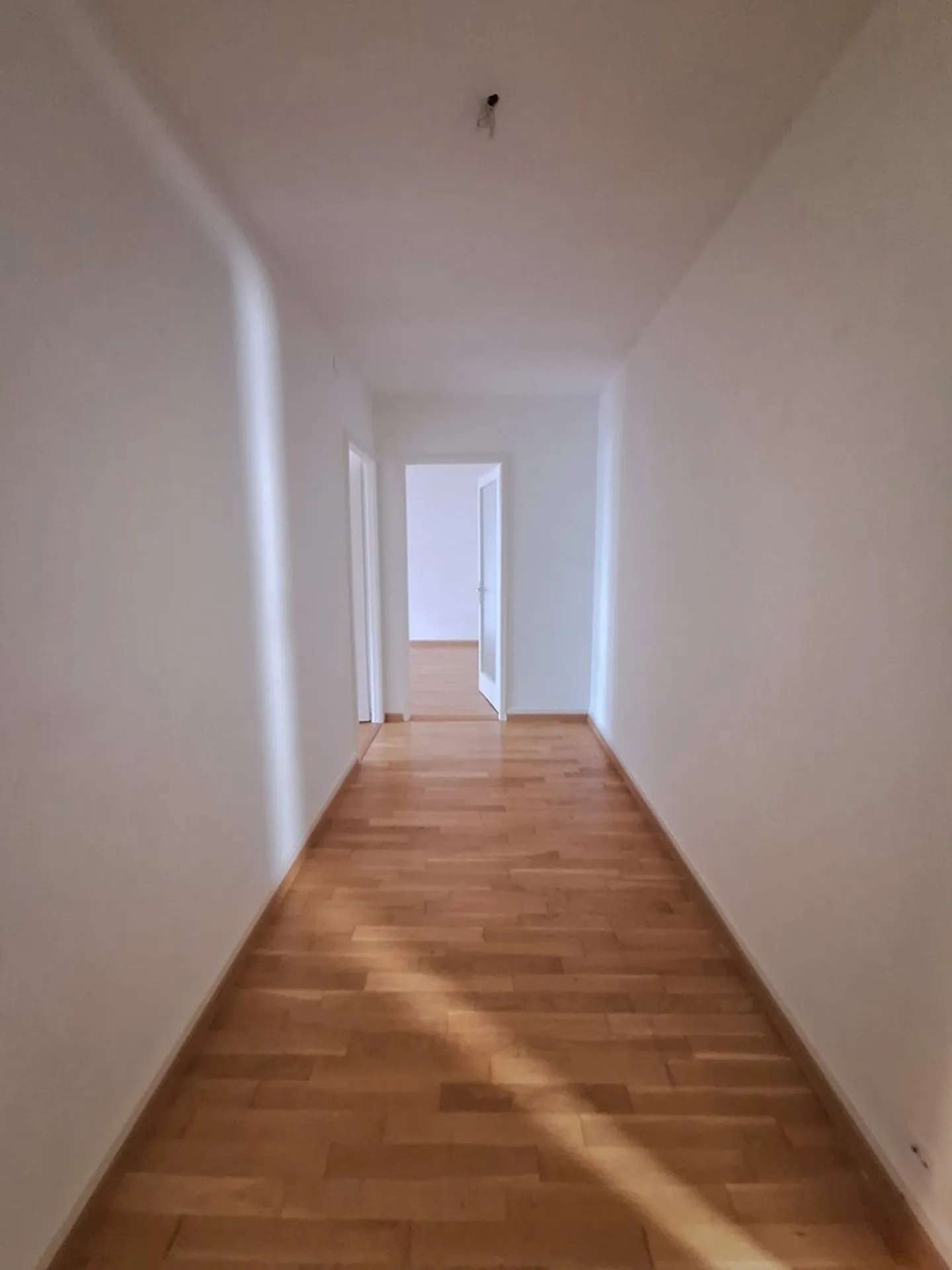 Beautiful 2-room apartment with balcony - Photo 2 of 5