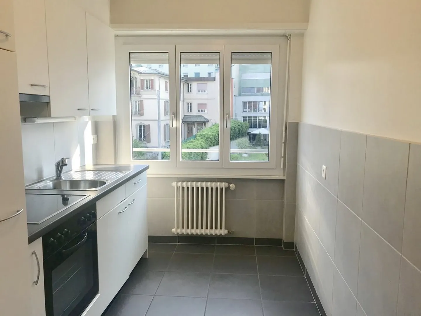 Beautiful 2-room apartment with balcony - Photo 3 of 5