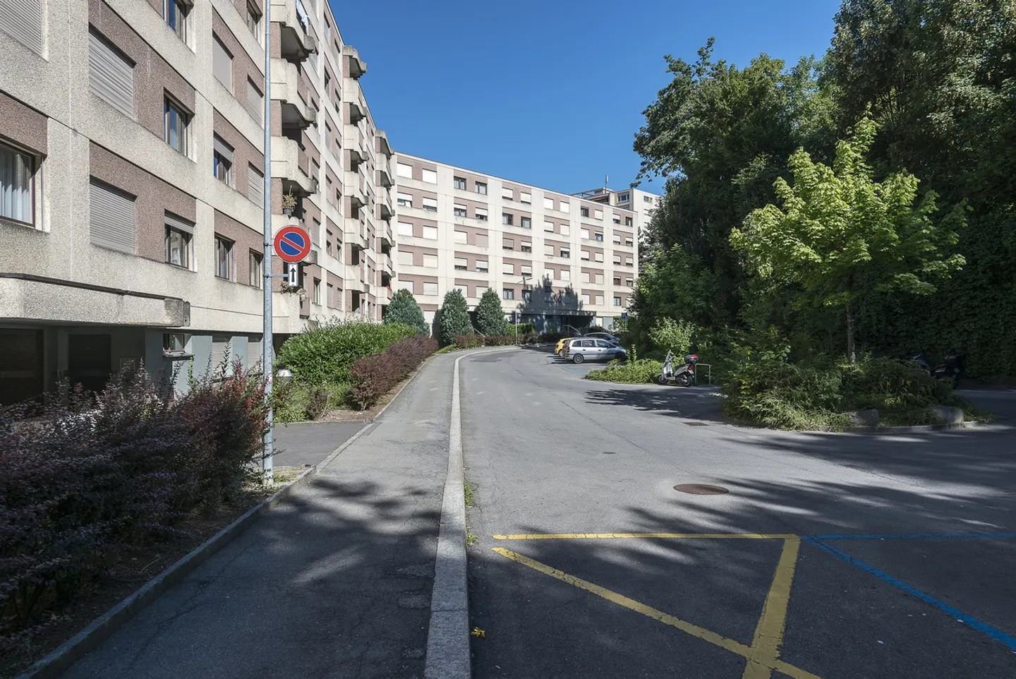 Parking Moto Extérieur - Photo 2 sur 2