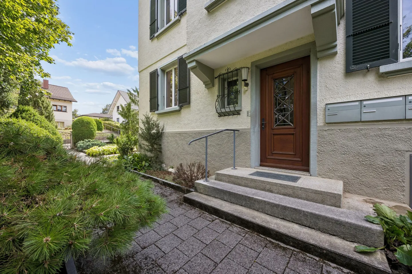 Vielseitiges Dreifamilienhaus mit viel Umschwung und grossem Potenzial - Photo 3 of 15