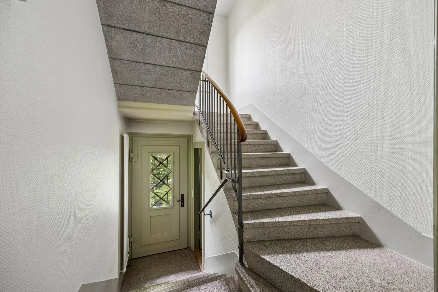 Vielseitiges Dreifamilienhaus mit viel Umschwung und grossem Potenzial - Photo 4 of 15
