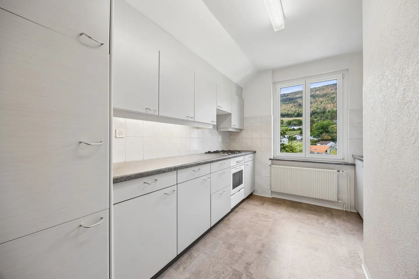Vielseitiges Dreifamilienhaus mit viel Umschwung und grossem Potenzial - Photo 9 of 15