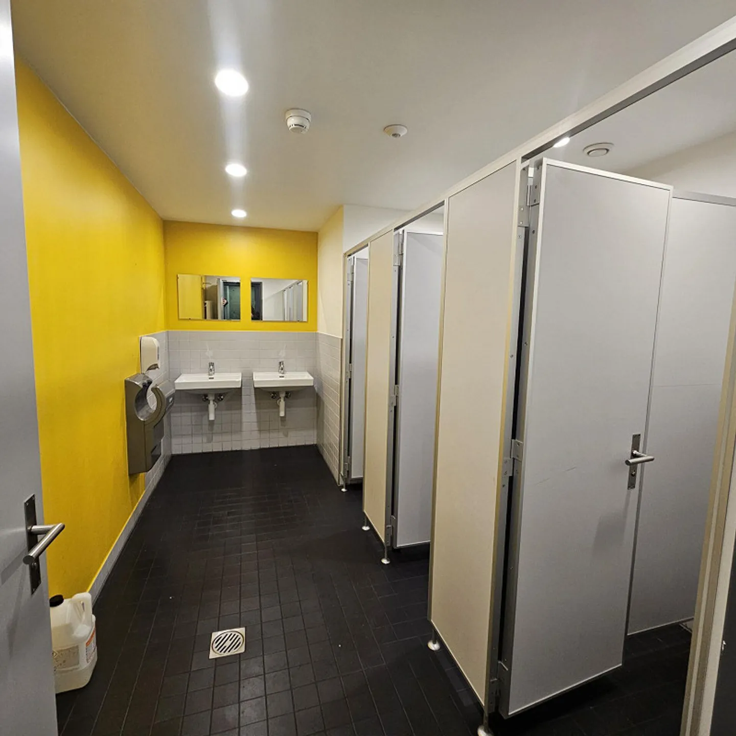 Spazio gastronomico attraente alla stazione di Sciaffusa – K innovativo... - Foto 6 di 12