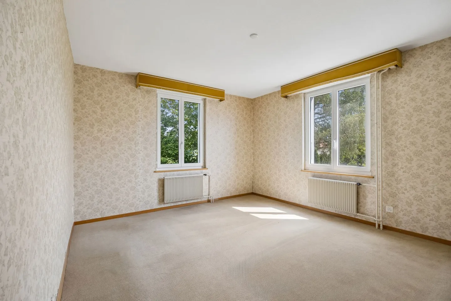 Vielseitiges Dreifamilienhaus mit viel Umschwung und grossem Potenzial - Photo 11 of 15
