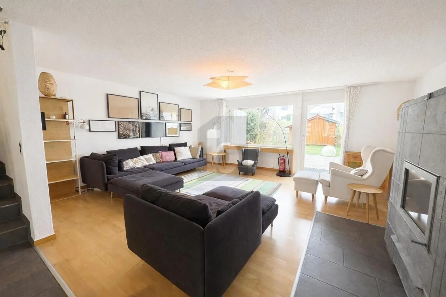 MODERN RENOVATED WITH LARGE GARDEN - Photo 3 of 6