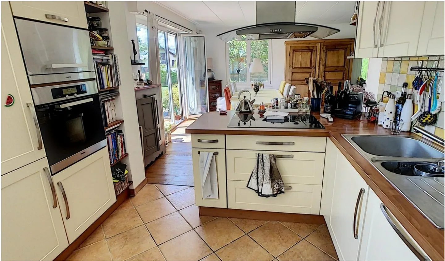 Villa - Photo 5 of 10