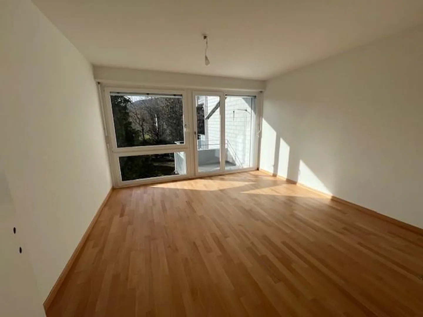 Appartamento moderno di 5,5 stanze in un tranquillo quartiere residenziale - Foto 4 di 6
