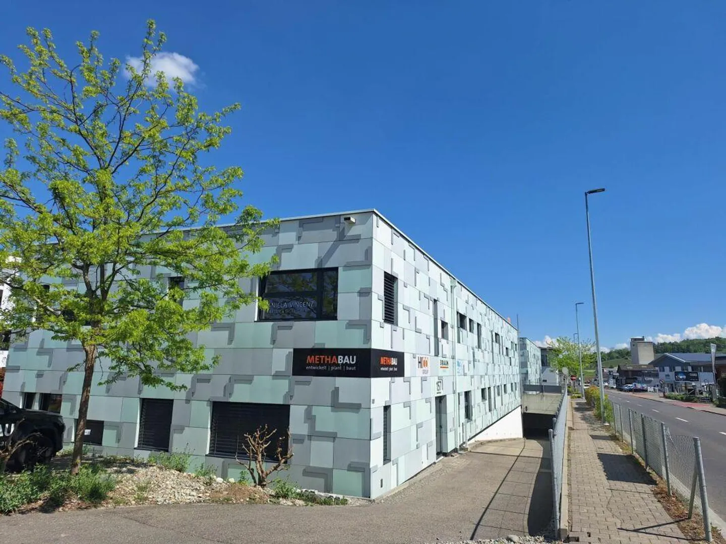 Spazio commerciale attraente al 1° piano di 126m2 in affitto - Foto 1 di 7