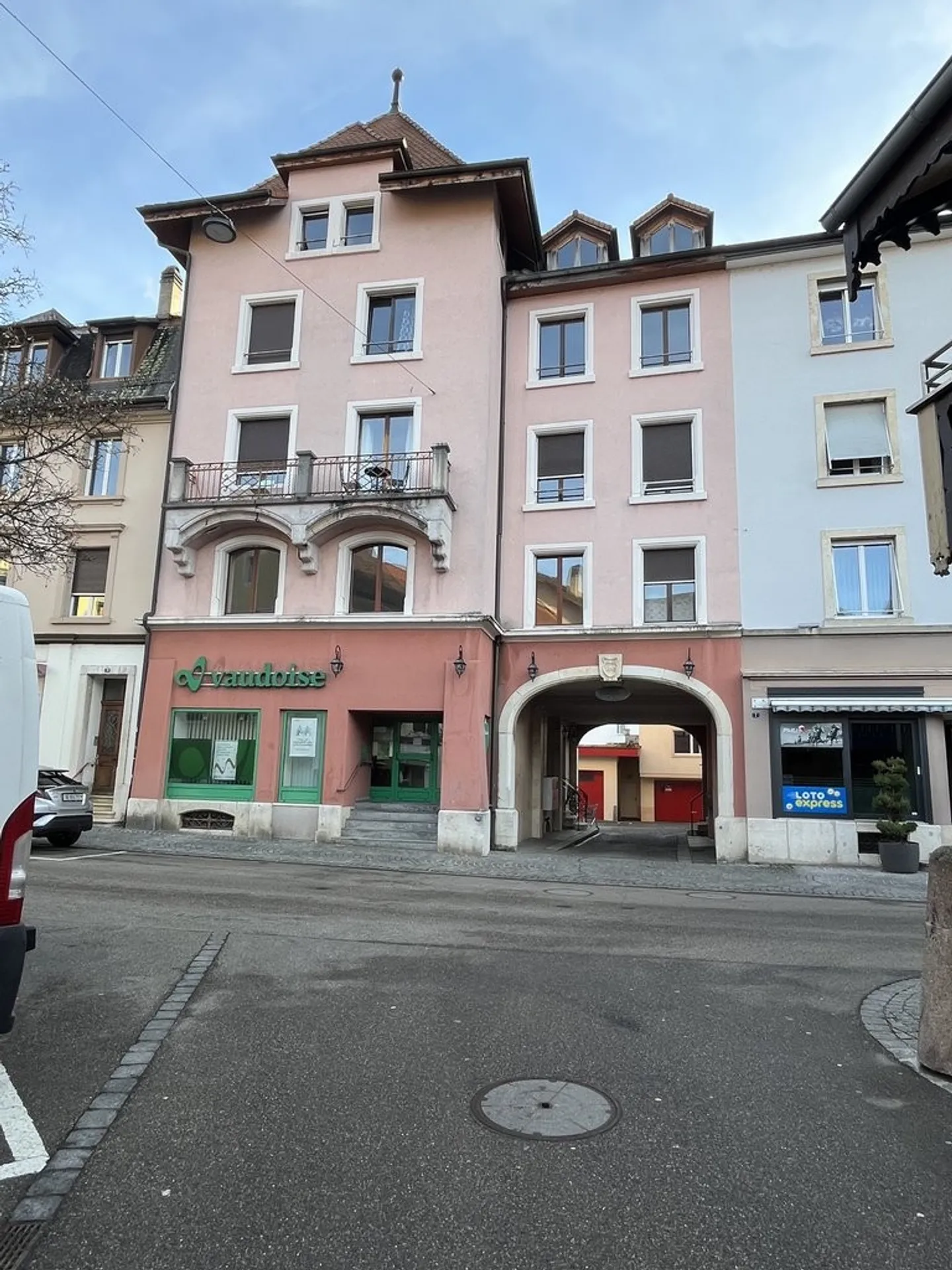 Appartamento con 3,5 stanze in affitto immediato nel centro di Moutier! - Foto 1 di 8