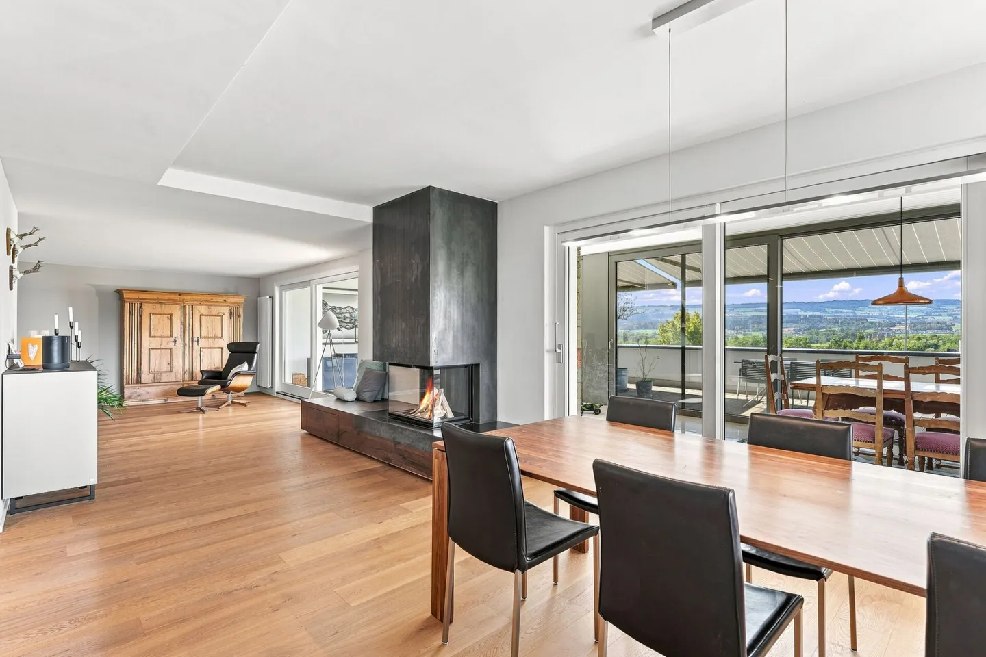 LIVING WITH GENEROSITY, COMFORT AND EXCLUSIVE AMBIENCE - Photo 1 of 19
