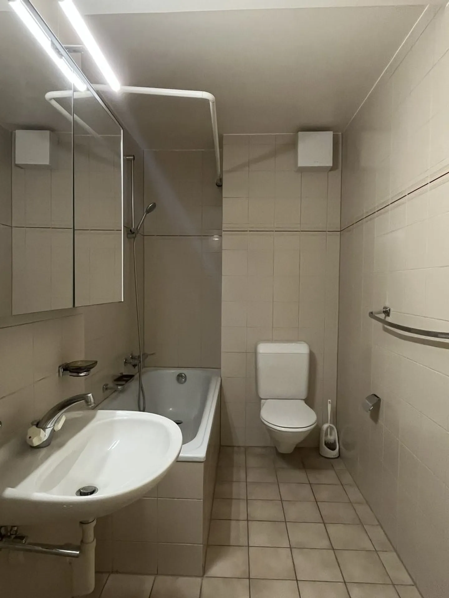 Appartamento con 3,5 stanze in affitto immediato nel centro di Moutier! - Foto 2 di 8