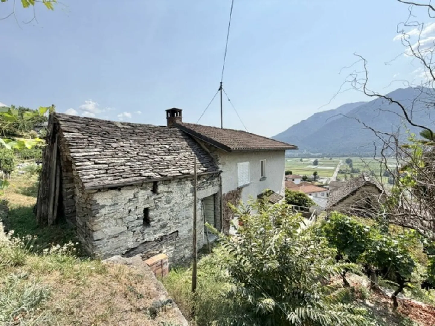 À VENDRE À LAVERTEZZO - TERRAIN À BATIR AVEC VUE SUR LA PLAGE DE MAGADINO ET LE LAC MAJOR - Photo 6 sur 23