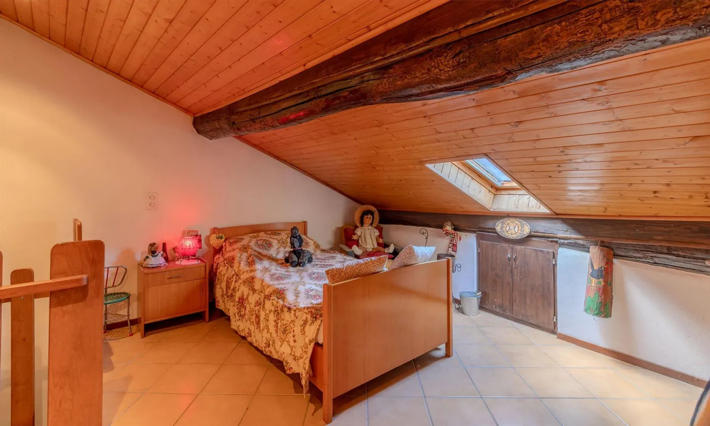 GROßES CHARMIERENDES RUSTIKALES HAUS MIT 4.5 ZIMMERN IN CABBIO - Foto 9 von 9