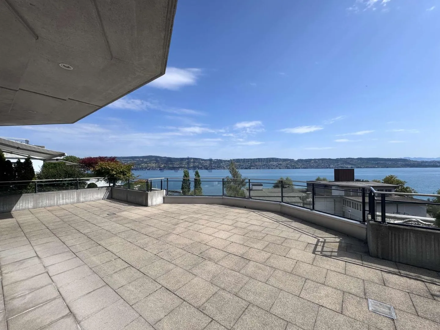 Appartamento di Lusso con Vista Lago - Foto 1 di 13