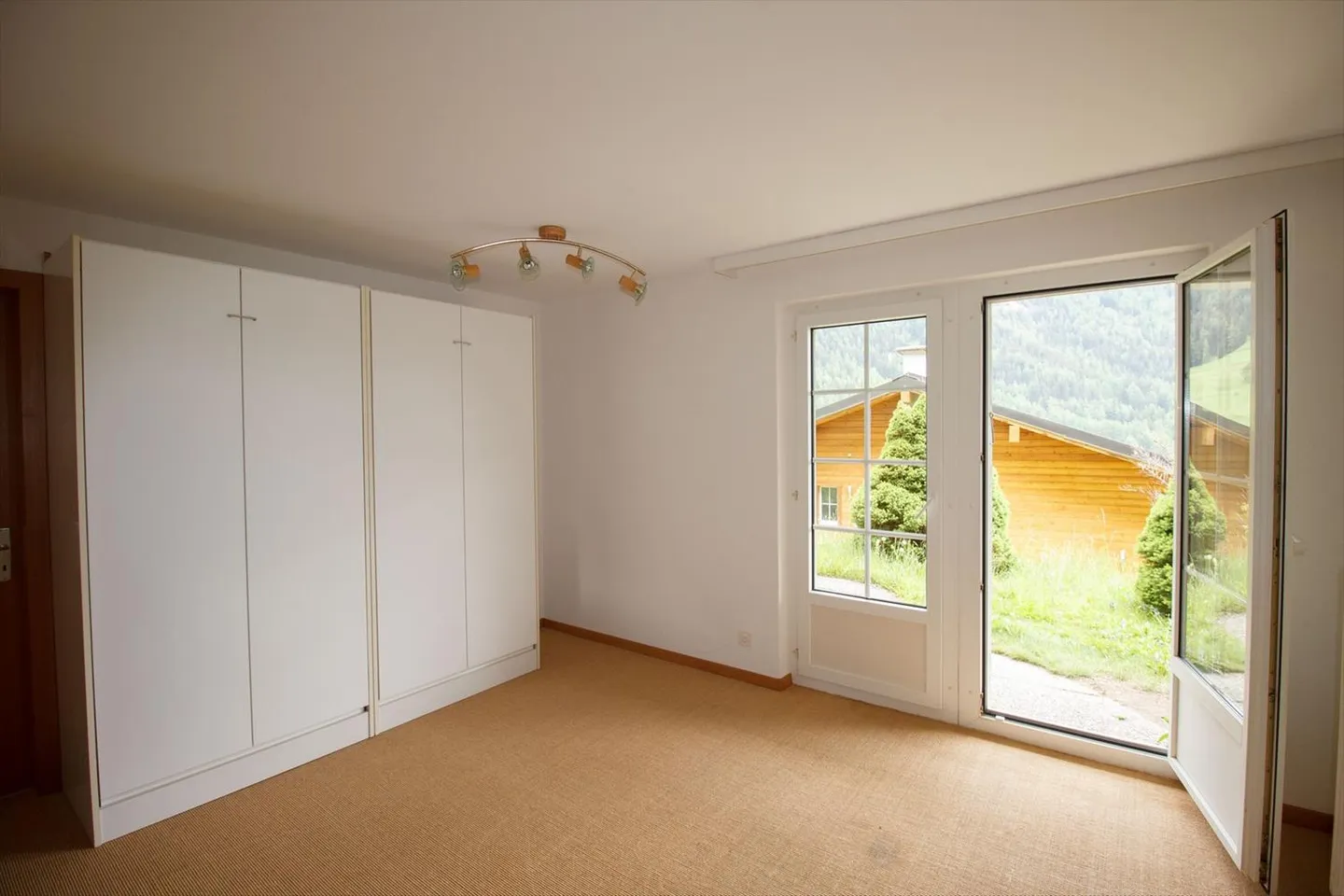 «Appartementhaus SUNHILL, helles 2.5 Zimmerwohnung mit sonniger Terrasse Süd-Ost» - Foto 1 von 12