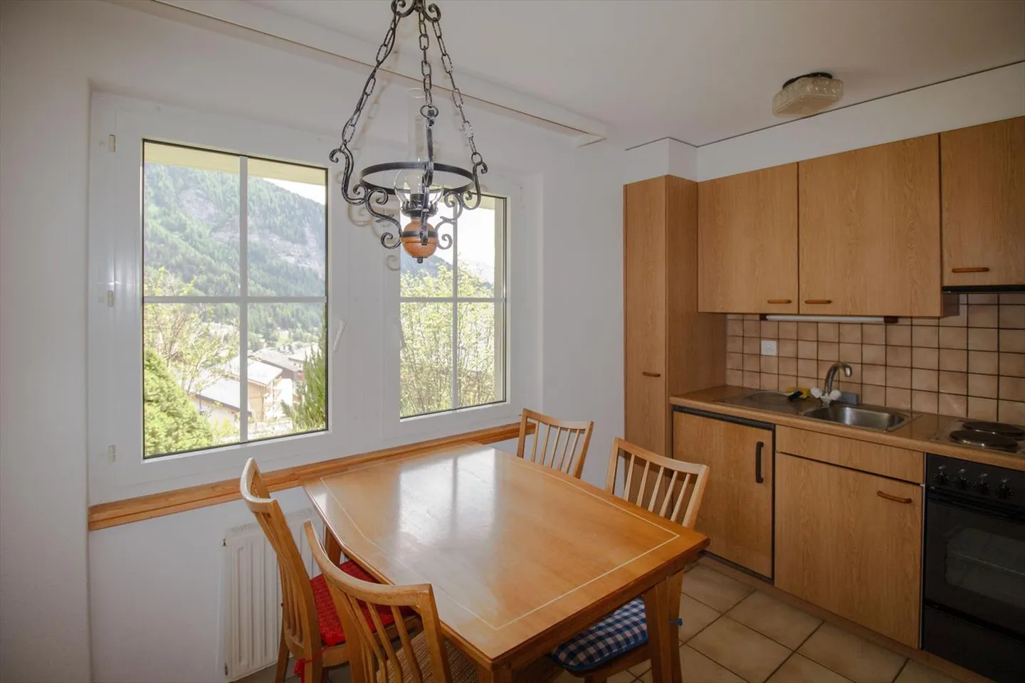 «Appartementhaus SUNHILL, helles 2.5 Zimmerwohnung mit sonniger Terrasse Süd-Ost» - Foto 4 von 12