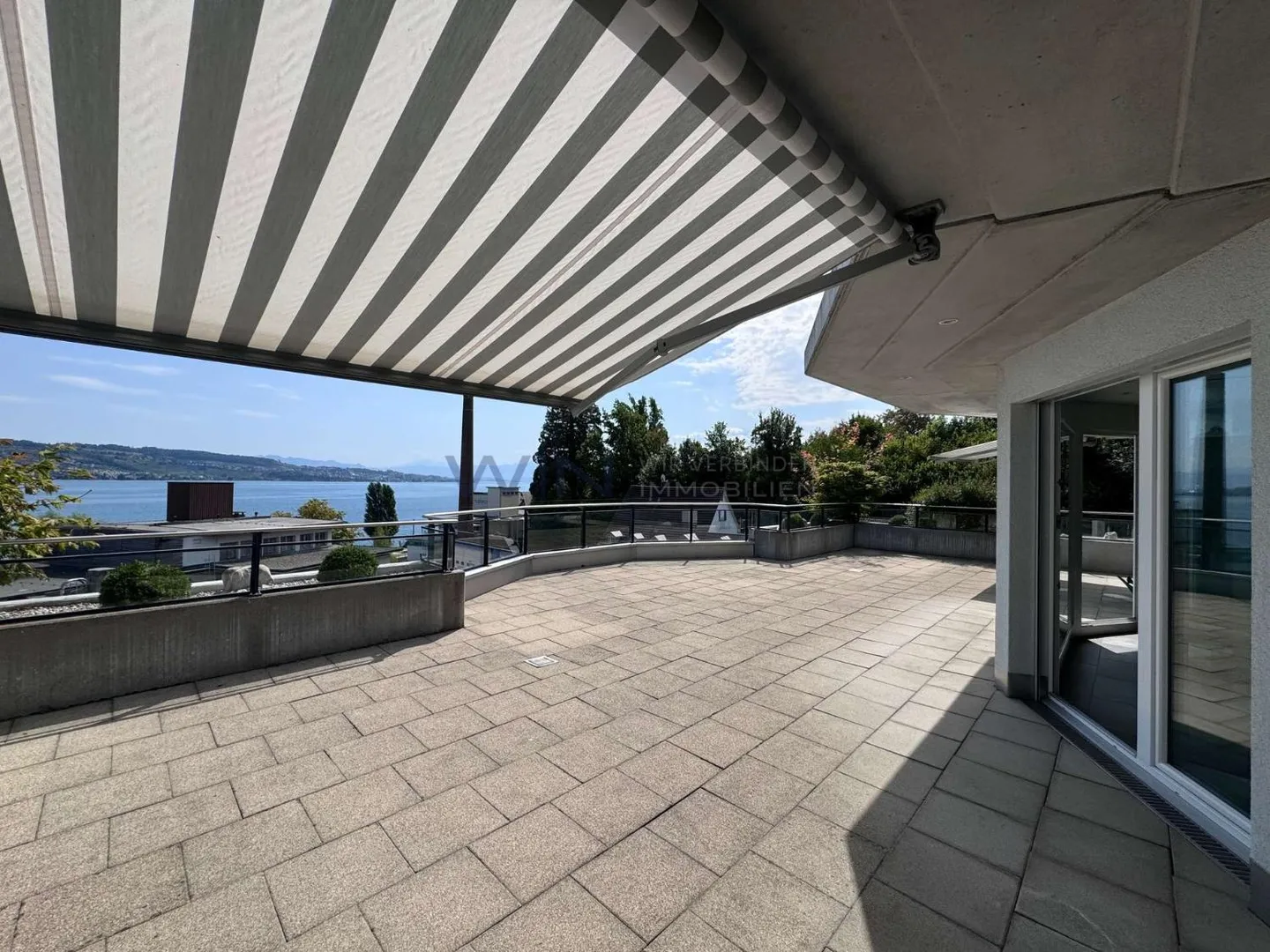 Appartamento di Lusso con Vista Lago - Foto 4 di 13