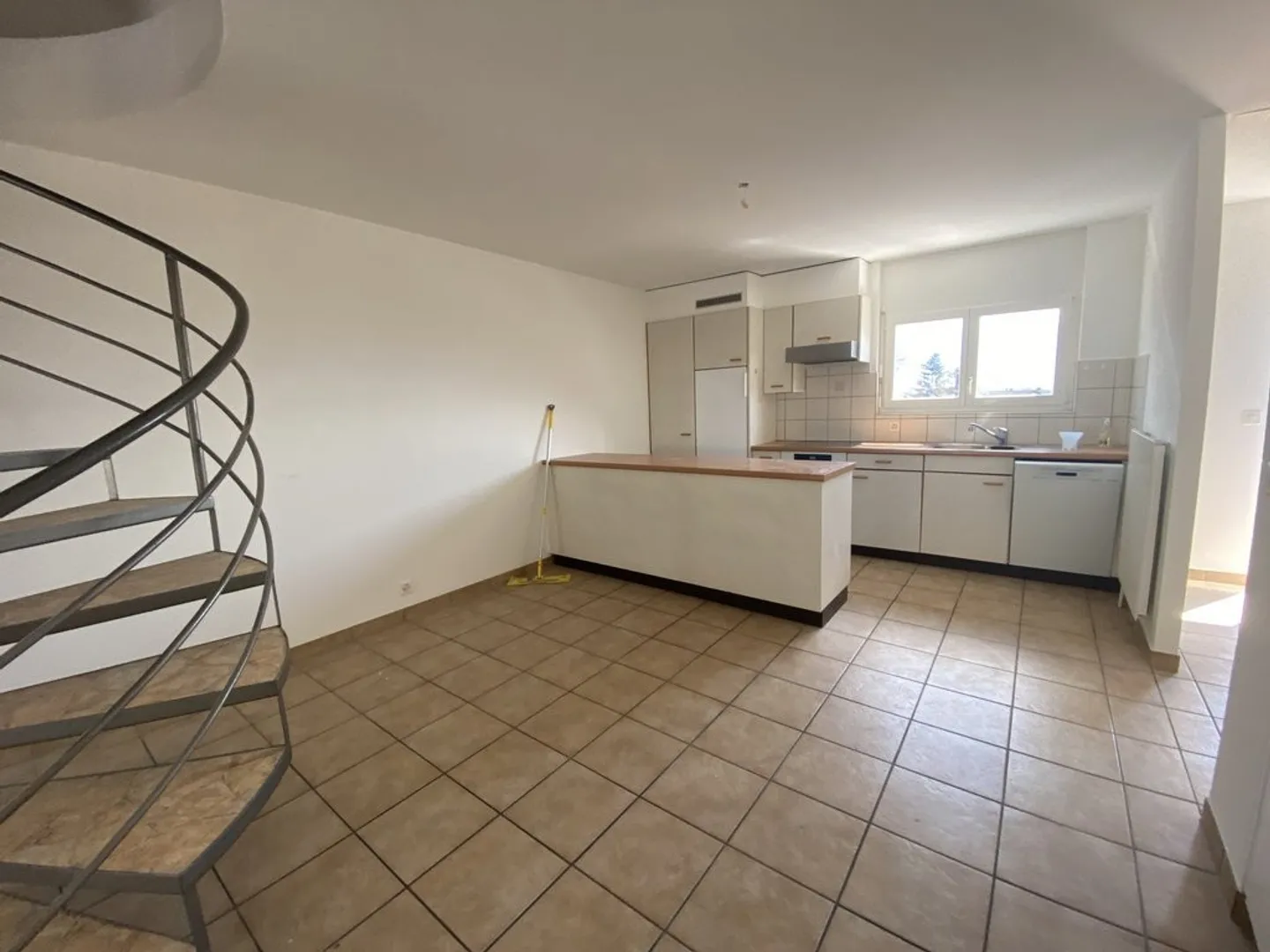 4.5-room apartment on the 2nd floor - Photo 1 of 6