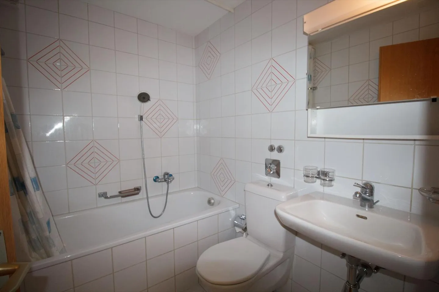 «Appartementhaus SUNHILL, helles 2.5 Zimmerwohnung mit sonniger Terrasse Süd-Ost» - Foto 9 von 12