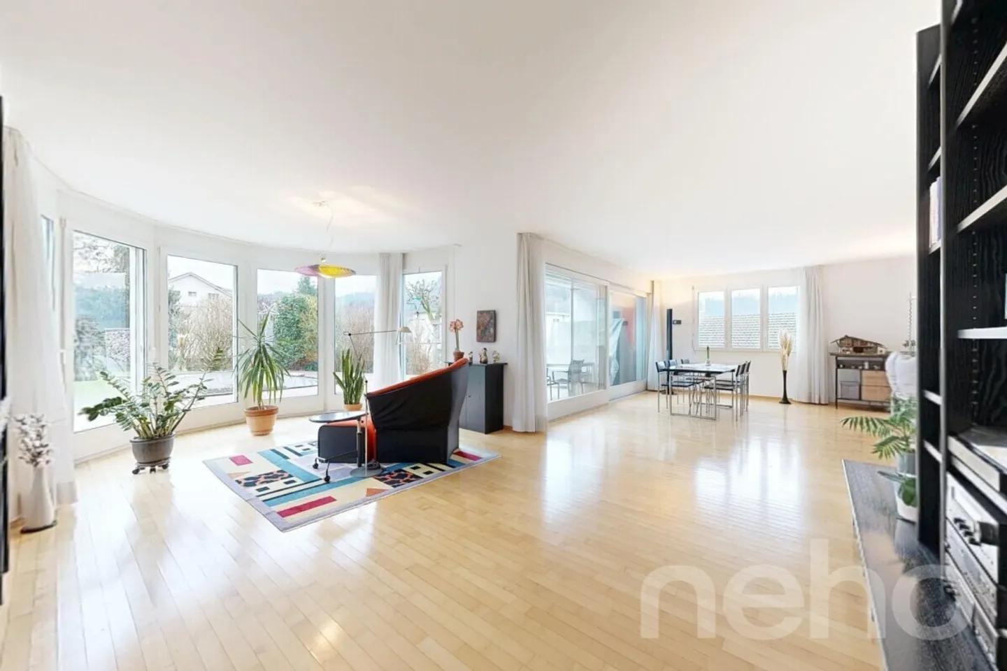 Maison cinq pièces élégante avec bien-être, piscine et vue panoramique - Photo 2 sur 12