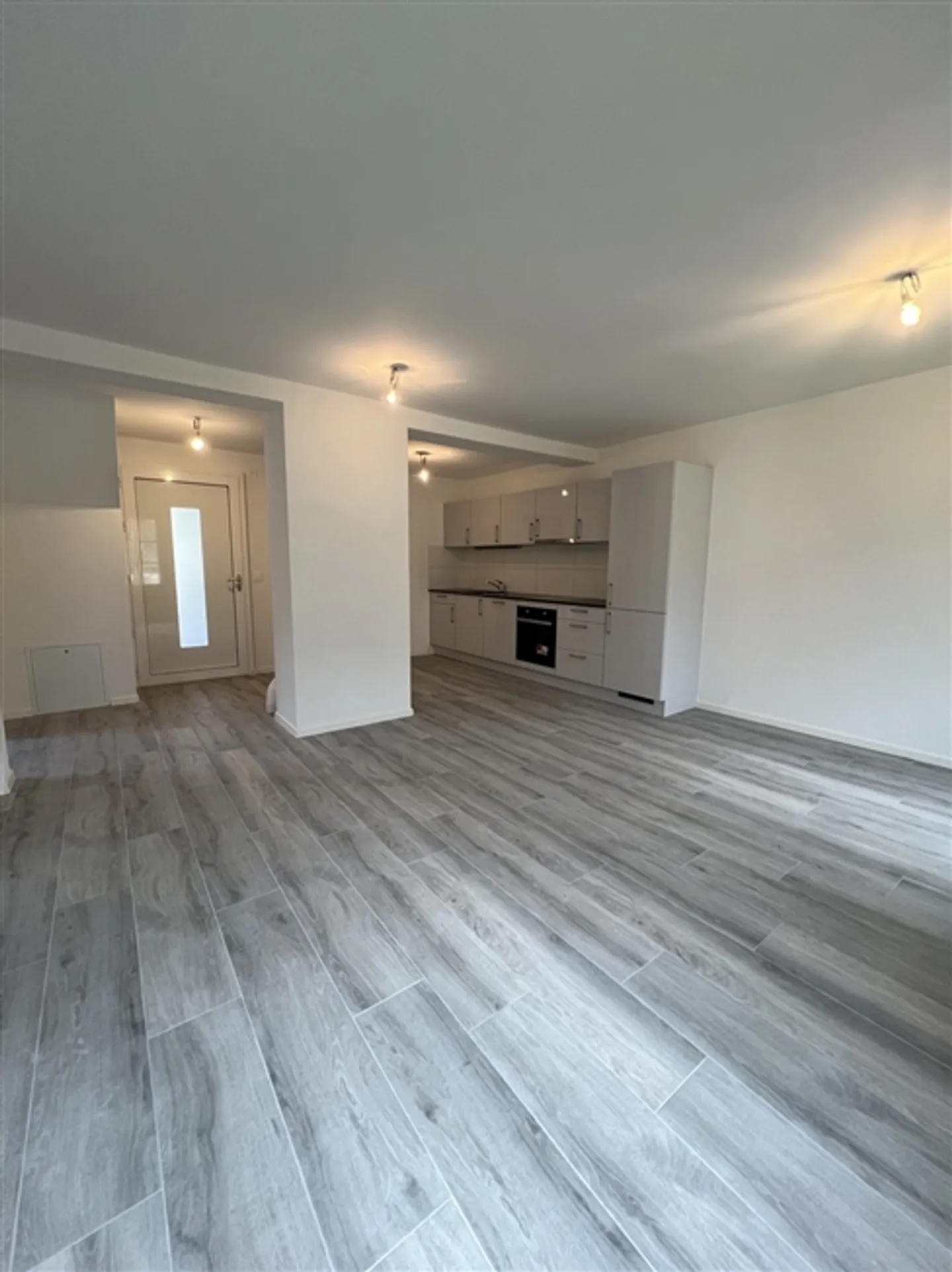 For rent: 3.5 room apartment completely renovated in a small building - Photo 1 of 6