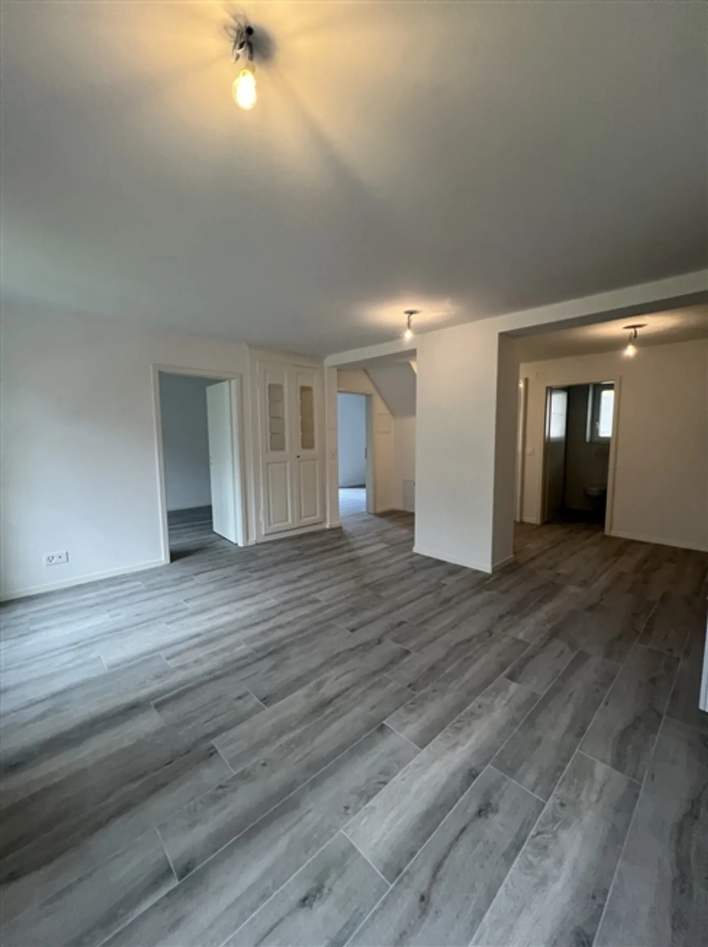 For rent: 3.5 room apartment completely renovated in a small building - Photo 3 of 6