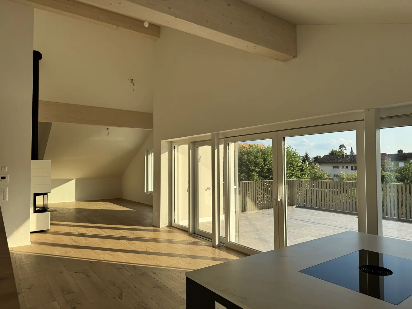 Prima locazione: appartamento mansardato di 4,5 stanze con carattere ad Sutz - Foto 2 di 15