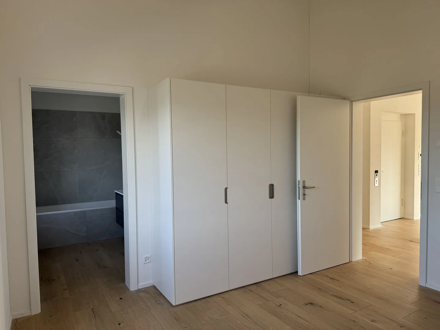 Prima locazione: appartamento mansardato di 4,5 stanze con carattere ad Sutz - Foto 8 di 15