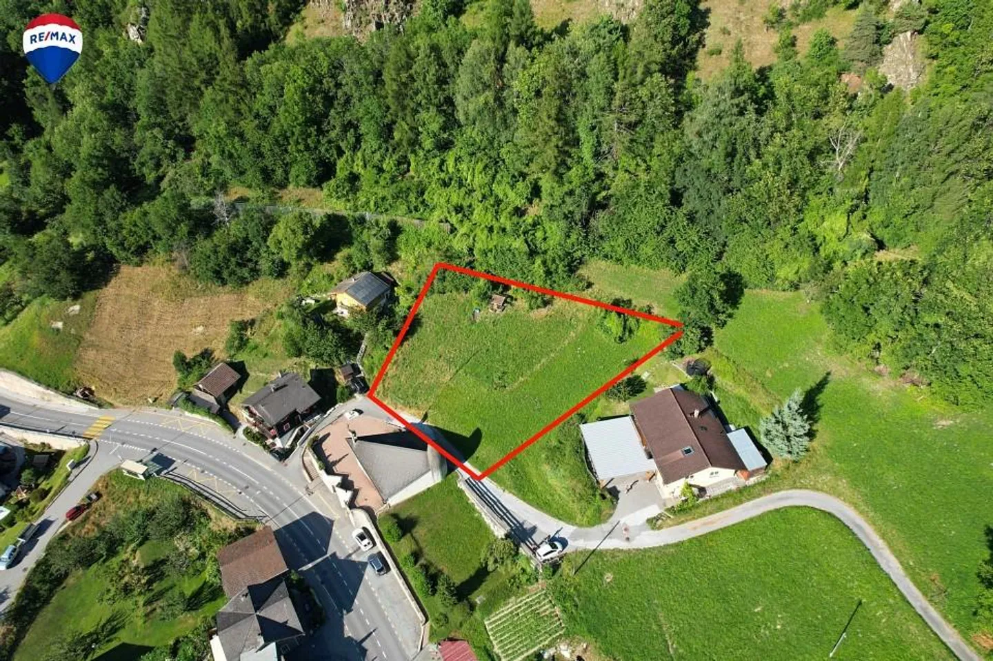Promotion d'une villa et de deux maisons mitoyennes pour construction - Photo 1 sur 7