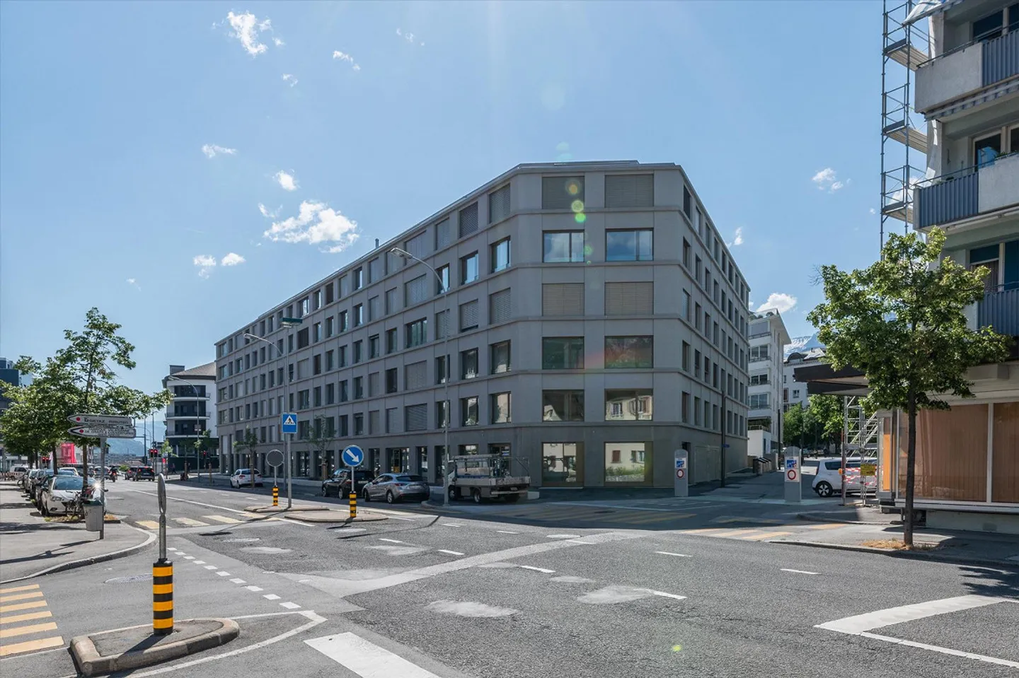 Beautiful recent apartment with rent guarantee offered! - Photo 1 of 5