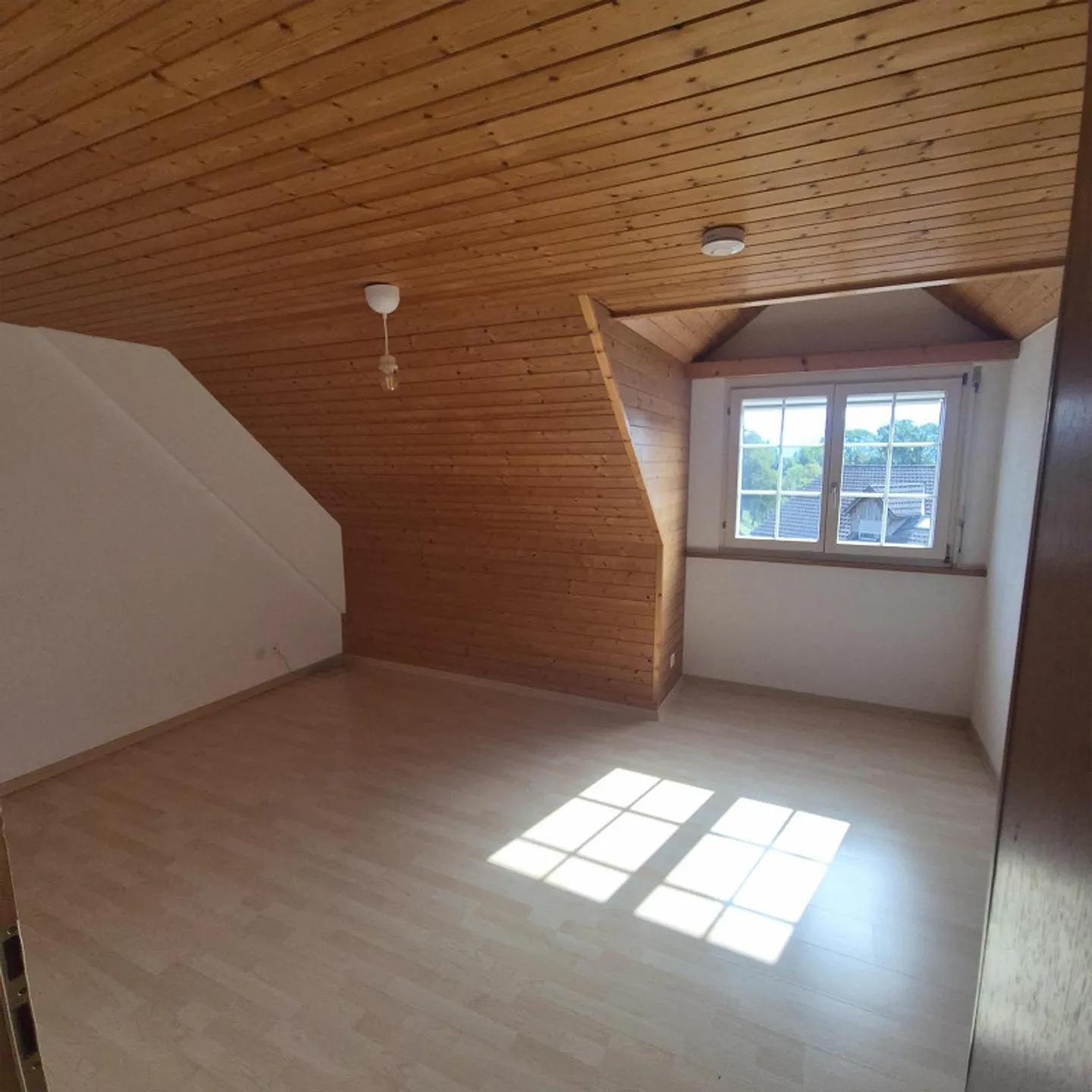 Charmante appartement 2.5 pièces avec balcon sur le toit au centre de Mörschwil - Photo 1 sur 6