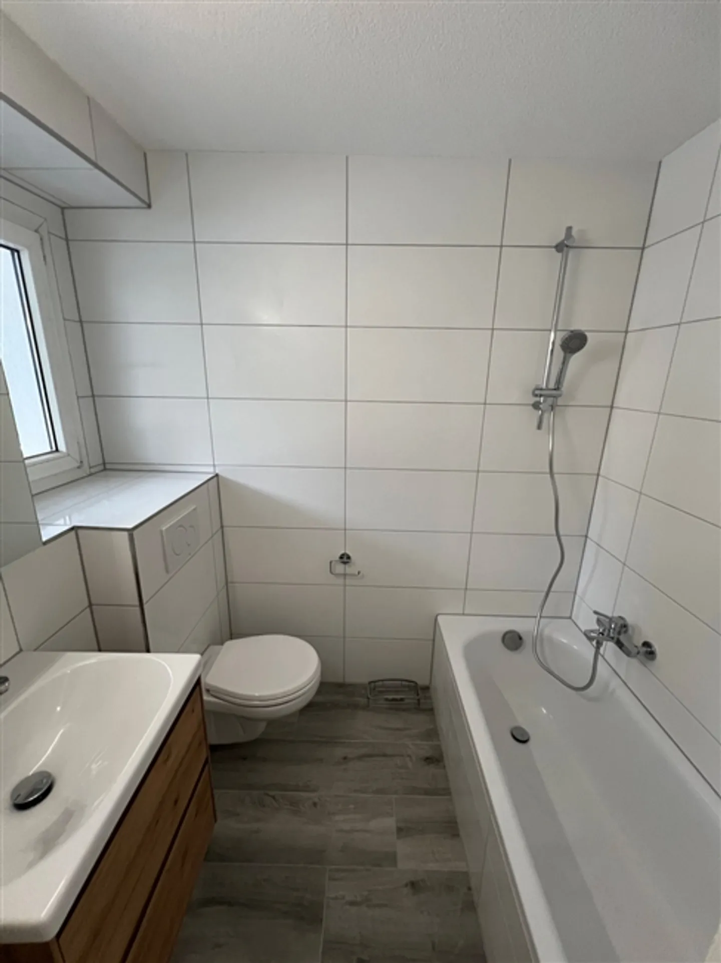 «Zu vermieten Appart. 3.5 Zimmerwohnung komplett renoviert in einem kleinen Gebäude» - Foto 8 von 8