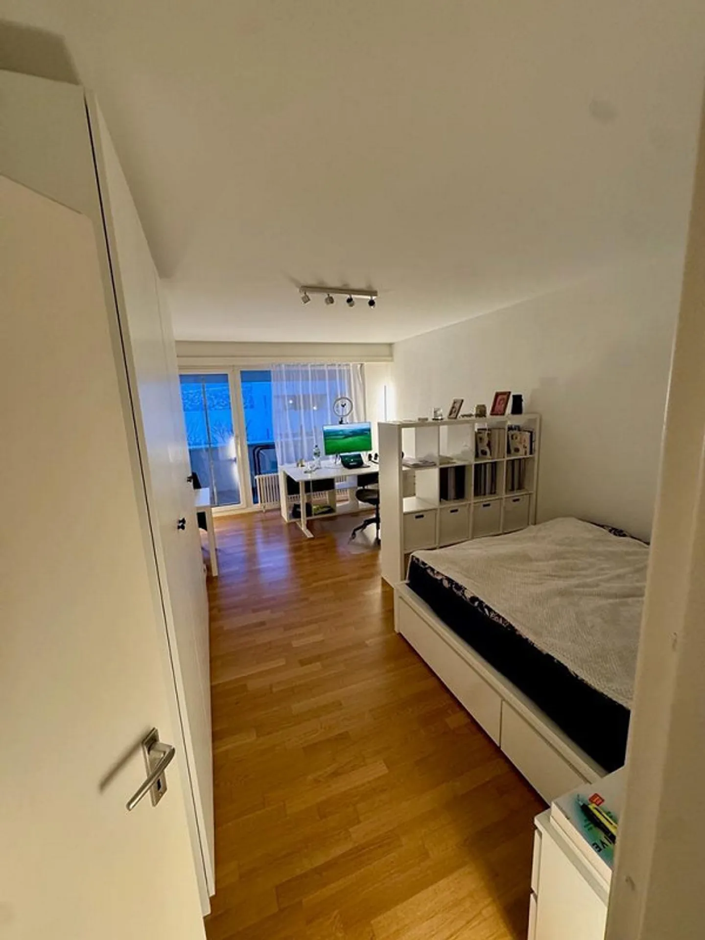 Modernes Studio mit Seeblick - Foto 1 von 9