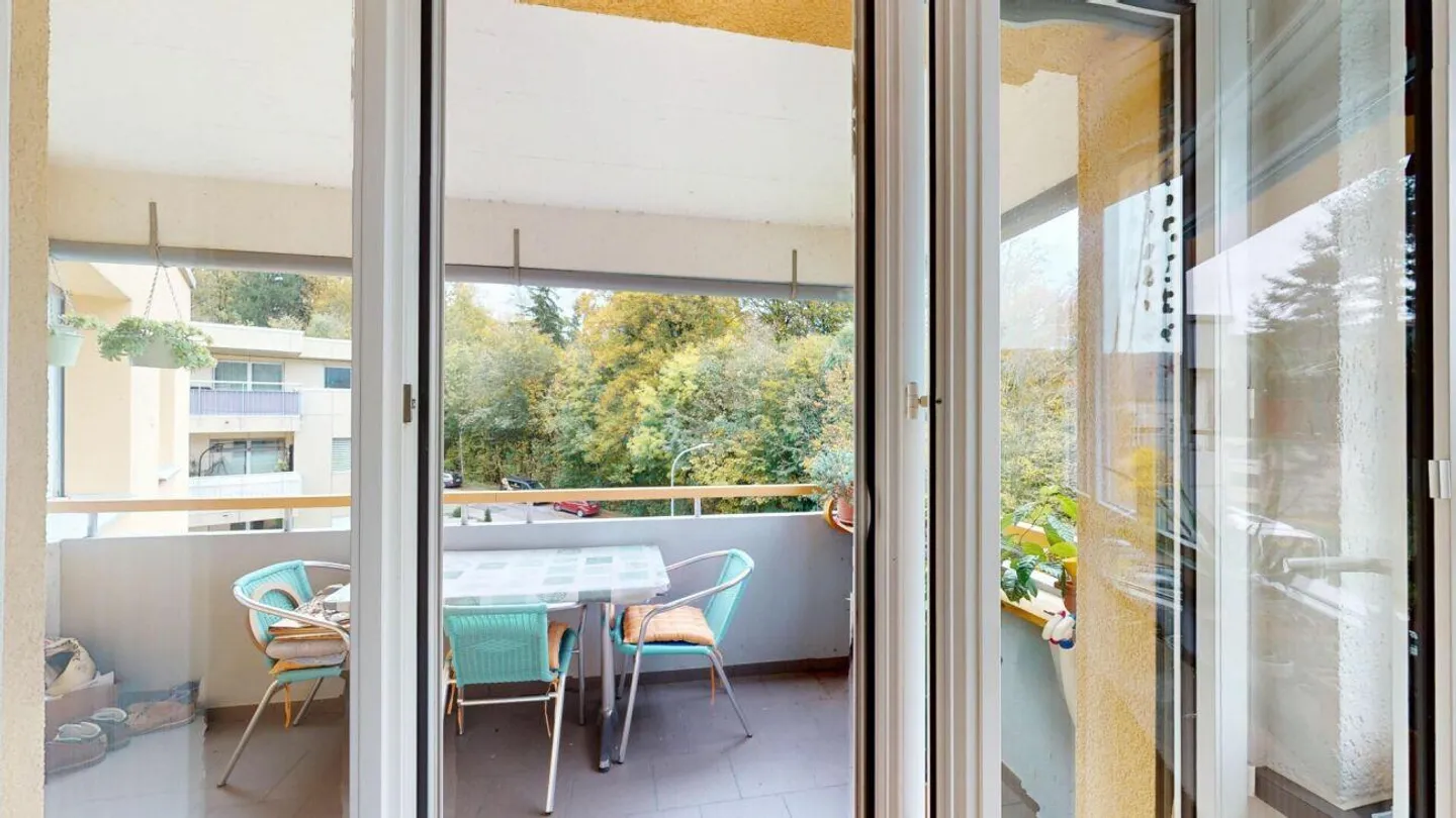 OBEN CASA - TRANQUILLA, SOLEGGIATA, VICINO ALLA NATURA: 4,5 STANZE CON BALCONE & LEGNO... - Foto 4 di 14