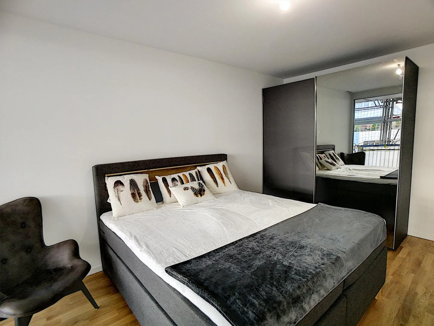 Beautiful recent apartment with rent guarantee offered! - Photo 4 of 5
