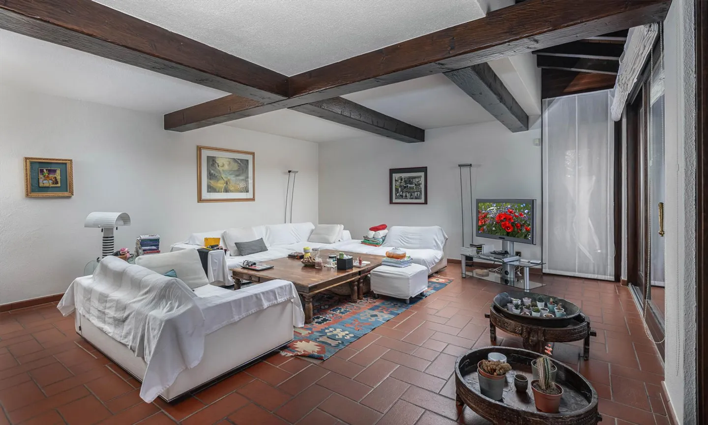 Schöne 6.5-Zimmer-Villa mit Pool in Comano - Foto 3 von 9