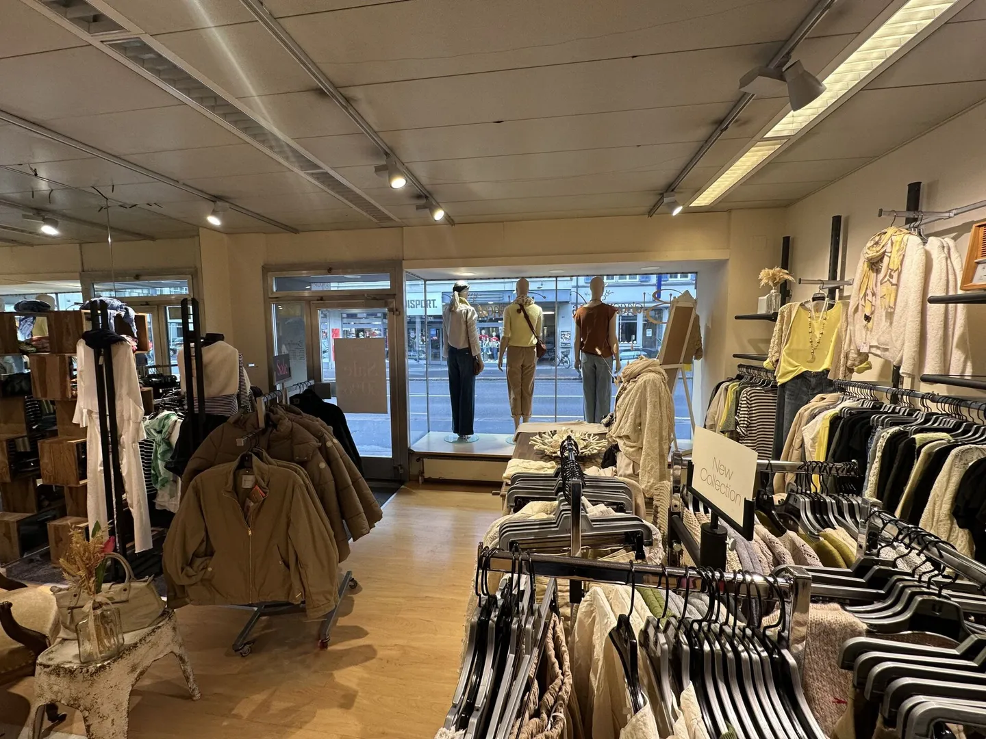 Spazio commerciale in una posizione centrale - Foto 2 di 5
