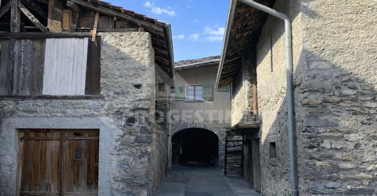 GRANDE POTENZIALE DI TRASFORMAZIONE - Foto 1 di 11