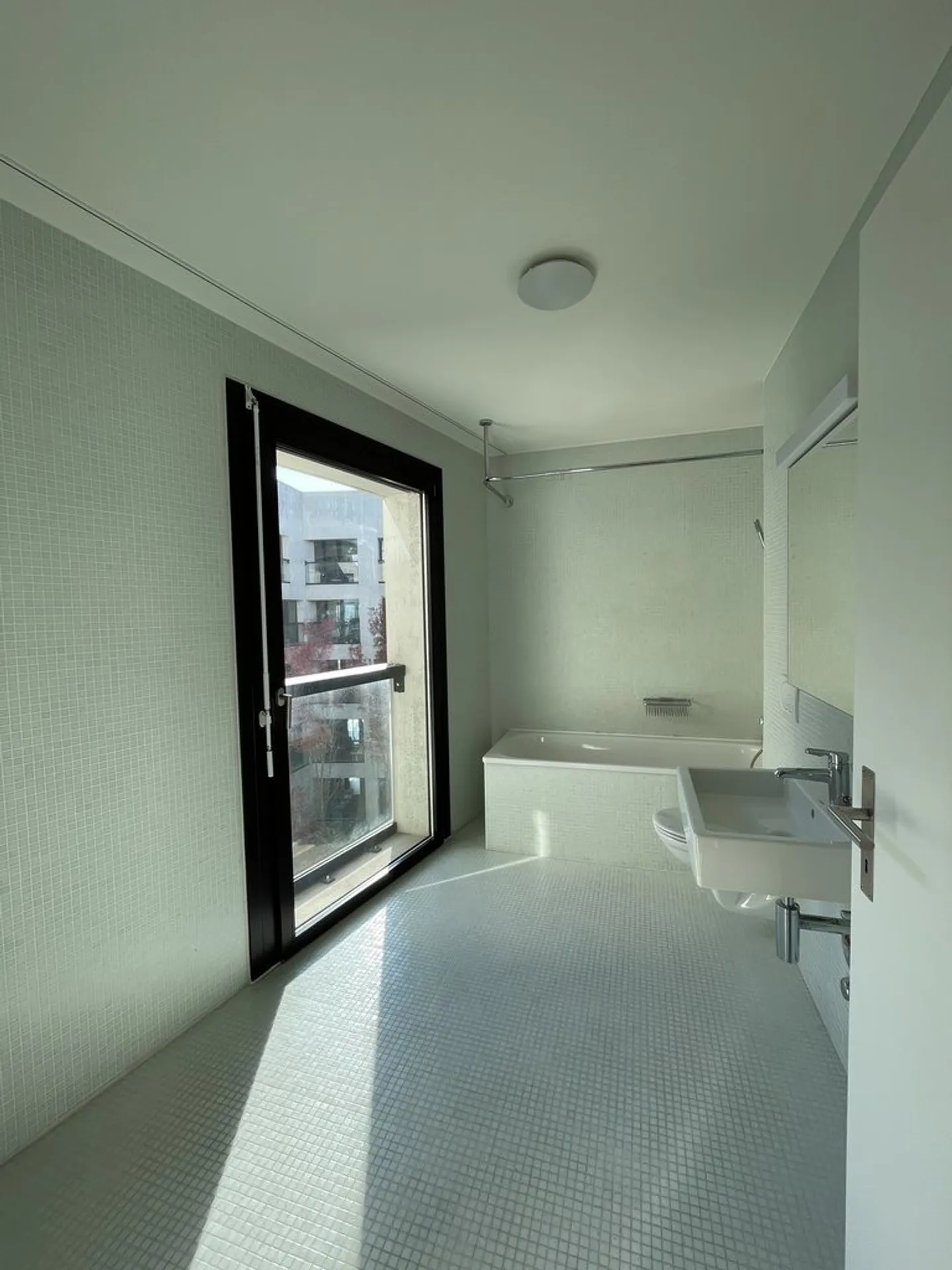 Light-flooded location above the rooftops - 3.5 rooms on the 6th floor - Photo 5 of 10